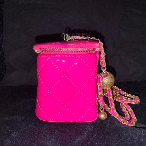 Barbie Hot Pink Chanel Vanity Handbag - Picture 12 of 16
